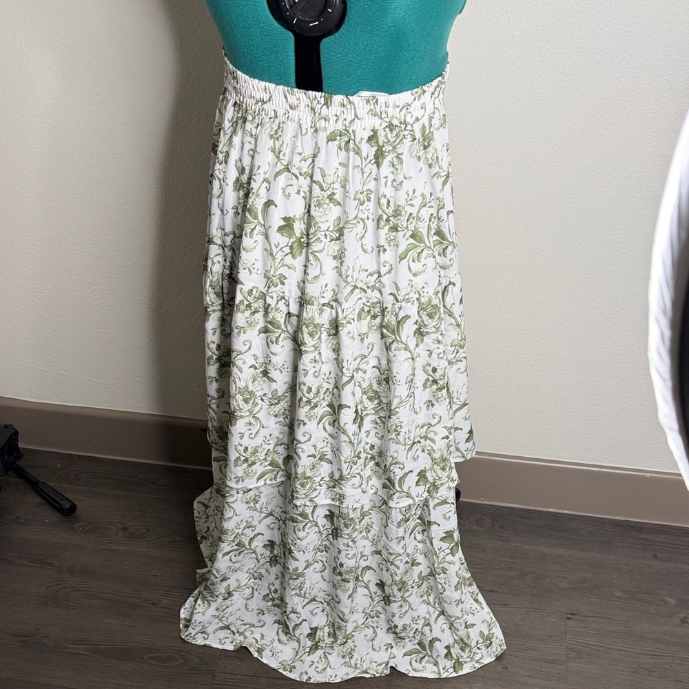 Scarlet darkness green and white floral maxi skirt with slit elastic waistband